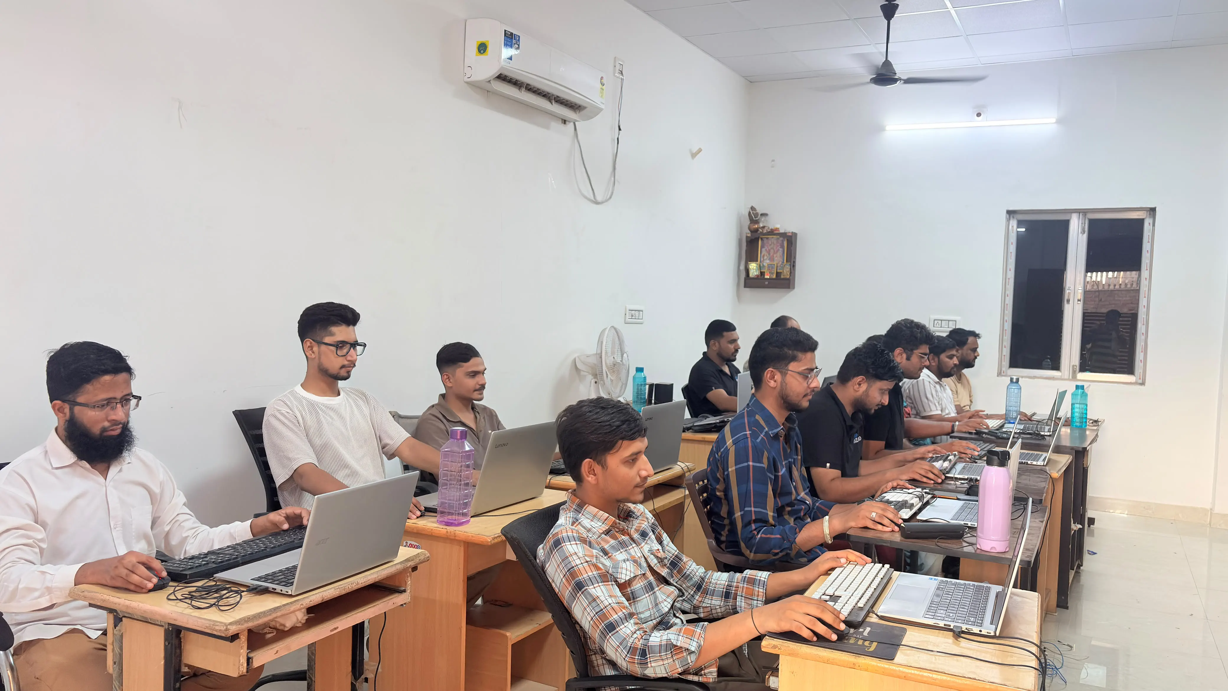 Team desk at SERP WIZARD Bikaner